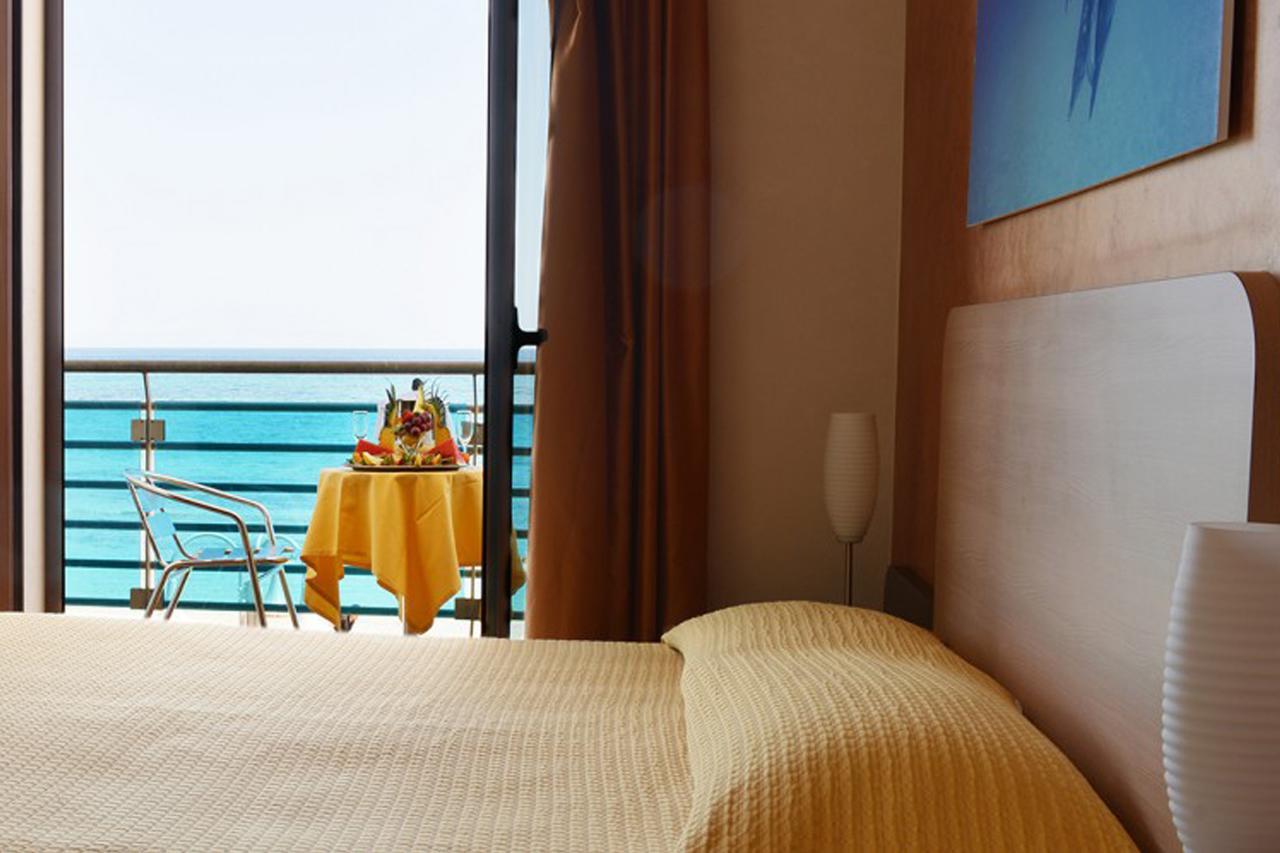 Hotel Mirage Торре-Санта-Сабина Экстерьер фото