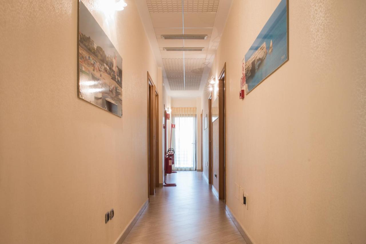 Hotel Mirage Торре-Санта-Сабина Номер фото