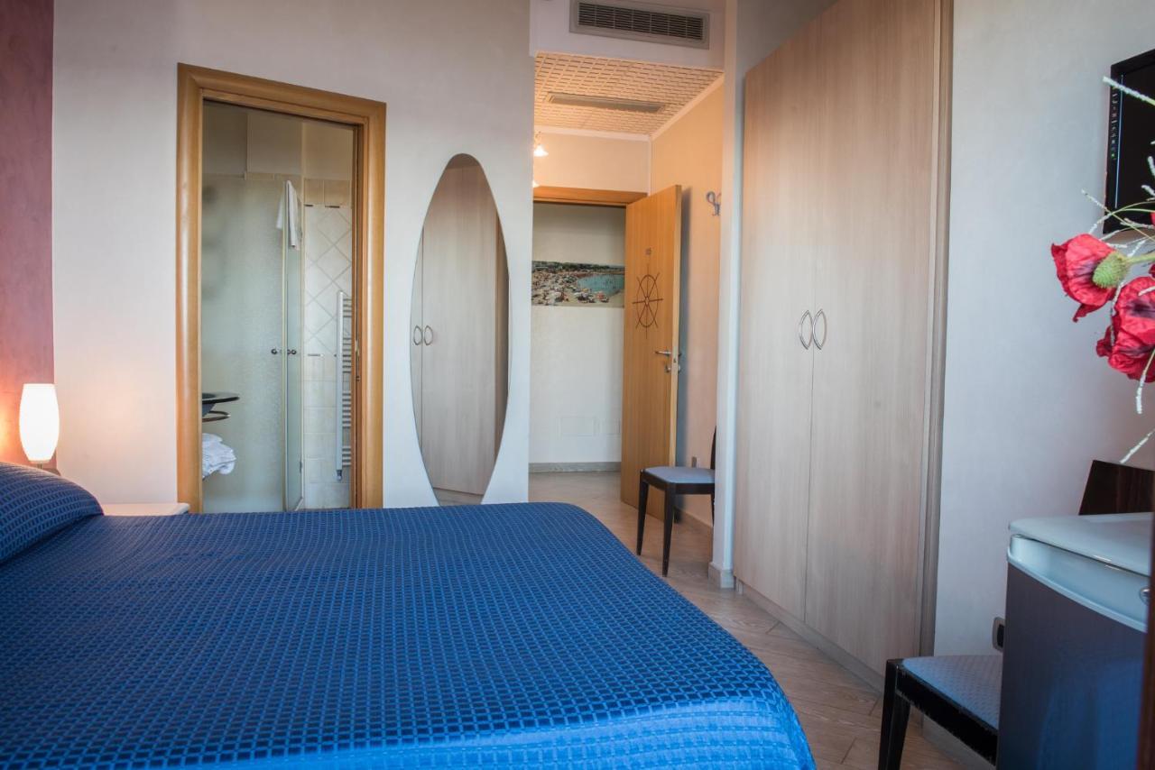 Hotel Mirage Торре-Санта-Сабина Номер фото