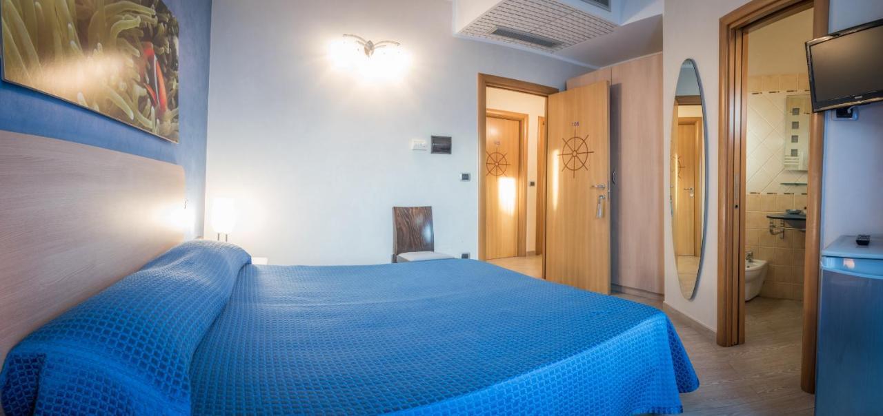 Hotel Mirage Торре-Санта-Сабина Номер фото
